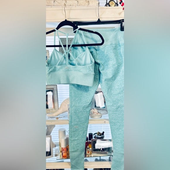 ALO Yoga leggings & Bra Set EUC SM - Picture 2 of 6